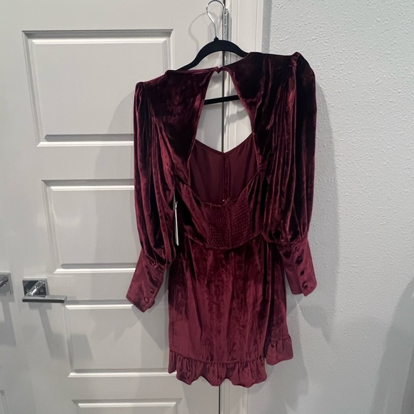 NWT Reformation Fortune Dress - Plum - Long Sleeve Velvet Wrap - Size 6 - Picture 5 of 6